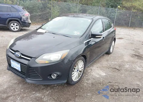 2013 Ford Focus Titanium z USA, uszkodzony, nr VIN 1FADP3N21DL348795